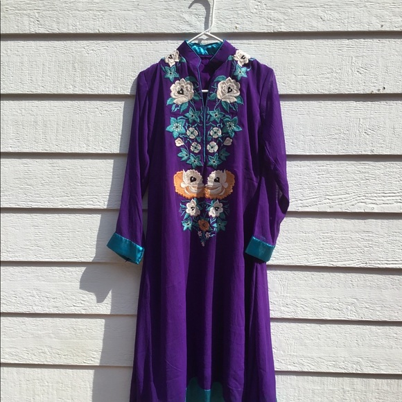 Thread embroidered georgette salwar kameez - Picture 2 of 6